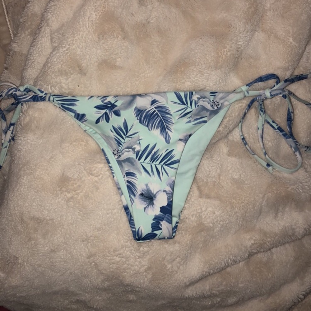 Frankie’s Bikinis Hawaiian Mist Marley bottoms
